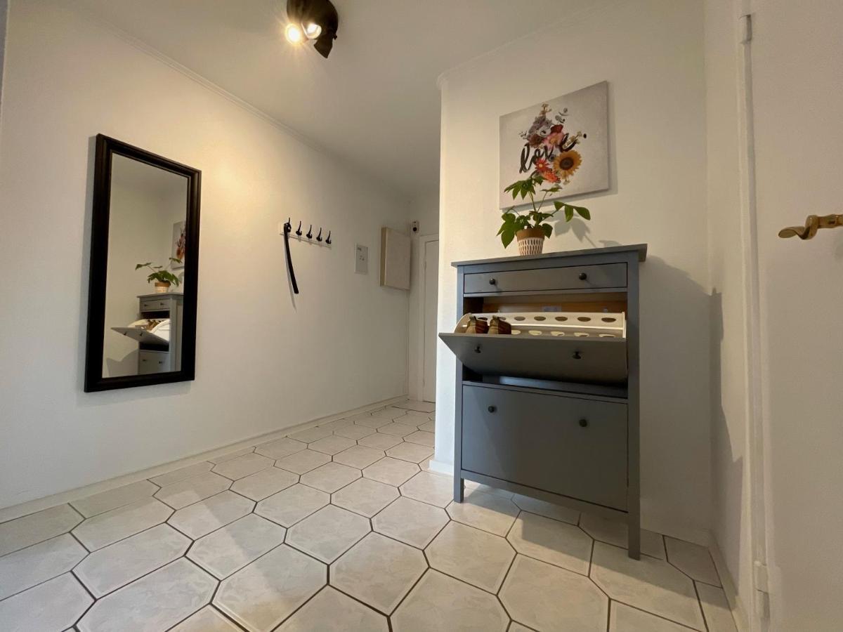 Purple Kitchen - Apartment Mit Grosser Wohnkueche Бремергафен Екстер'єр фото